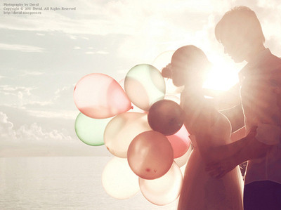 love,couple,hug,sun,vintage,ballons-9bc4b94a93793a060e1651bfbcd7c115_h