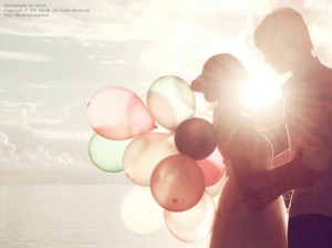 love-couple-hug-sun-vintage-ballons-9bc4b94a93793a060e1651bfbcd7c115_h.jpg